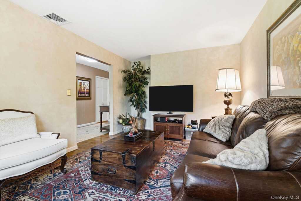 3 Dupont Avenue, White Plains, NY 10605 - Photo 7 of 50