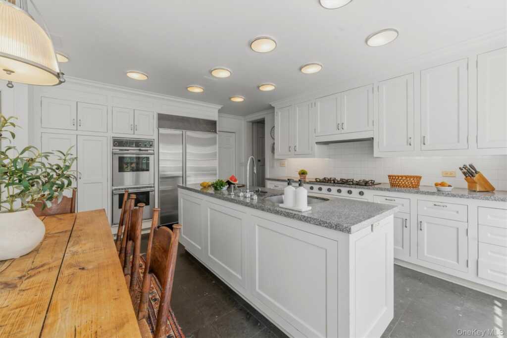6 Hillair Circle, White Plains, NY 10605 - Photo 14 of 50