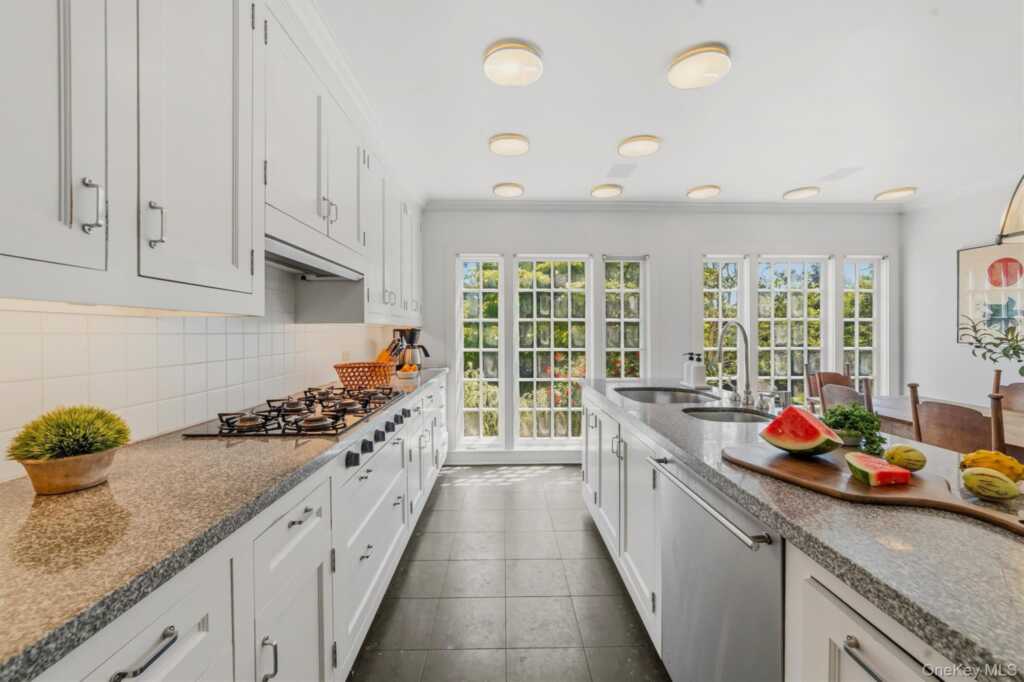 6 Hillair Circle, White Plains, NY 10605 - Photo 15 of 50