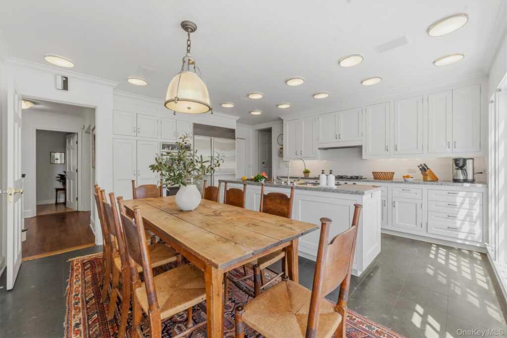 6 Hillair Circle, White Plains, NY 10605 - Photo 16 of 50