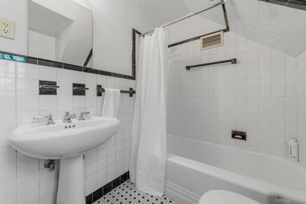 6 Hillair Circle, White Plains, NY 10605 - Photo 20 of 50
