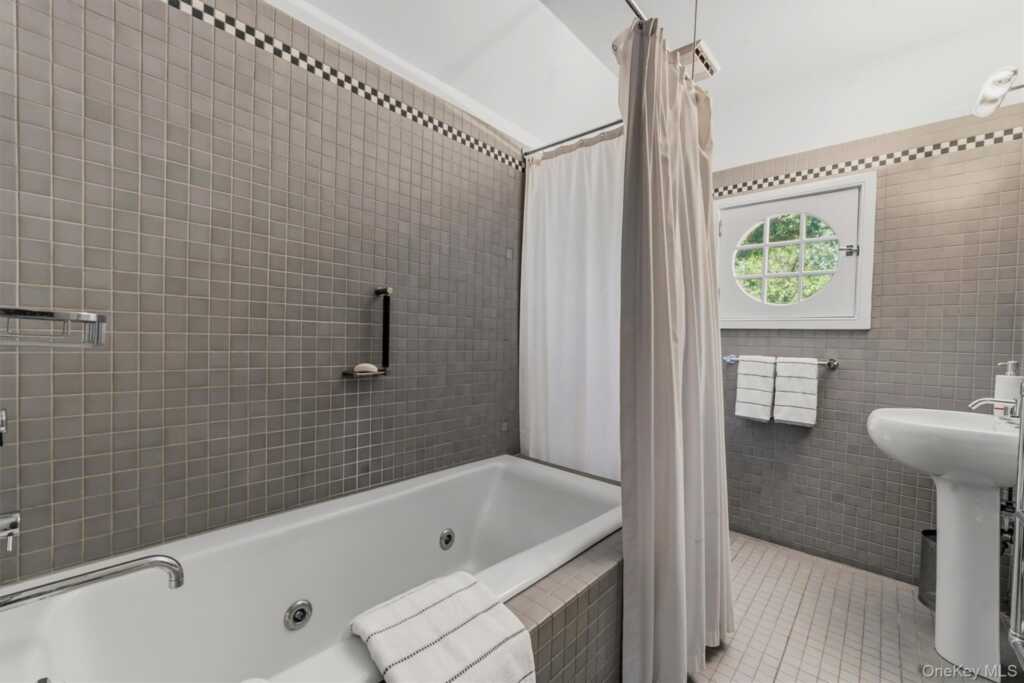 6 Hillair Circle, White Plains, NY 10605 - Photo 32 of 50