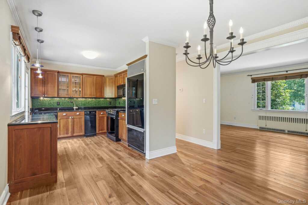 29 Coralyn Avenue, White Plains, NY 10605 - Photo 10 of 37