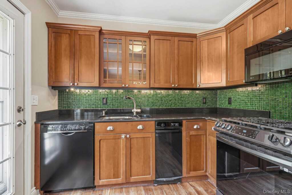 29 Coralyn Avenue, White Plains, NY 10605 - Photo 12 of 37