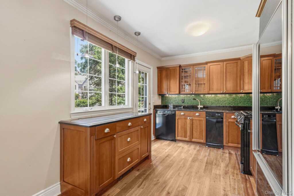 29 Coralyn Avenue, White Plains, NY 10605 - Photo 13 of 37