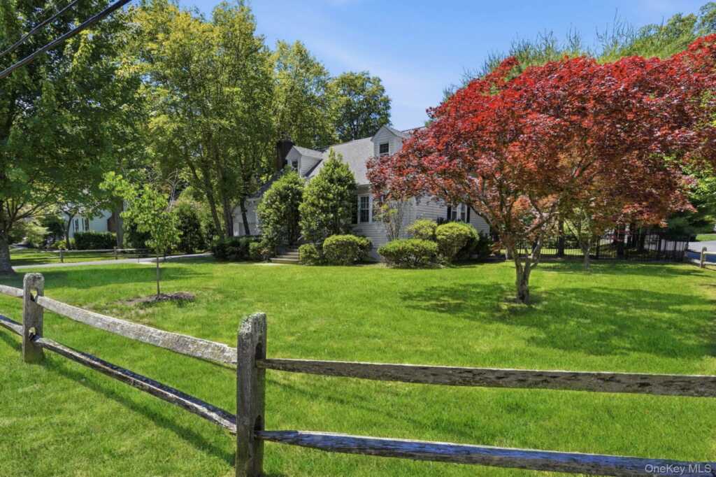 29 Coralyn Avenue, White Plains, NY 10605 - Photo 2 of 37