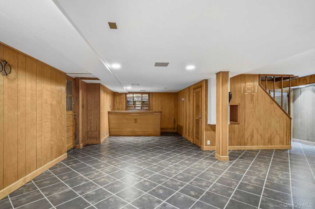 29 Coralyn Avenue, White Plains, NY 10605 - Photo 31 of 37