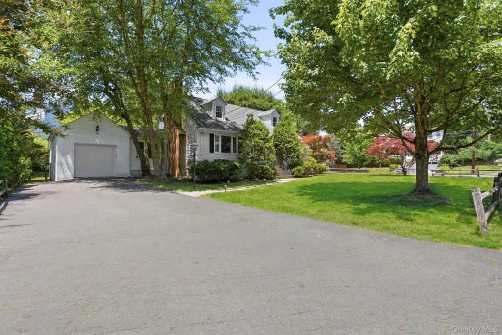 29 Coralyn Avenue, White Plains, NY 10605 - Photo 34 of 37