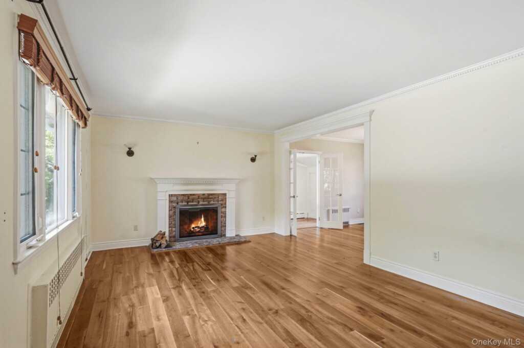 29 Coralyn Avenue, White Plains, NY 10605 - Photo 4 of 37