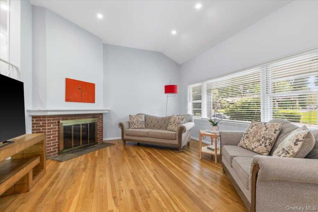 22 Paddock Road, Rye, NY 10573 - Photo 4 of 21