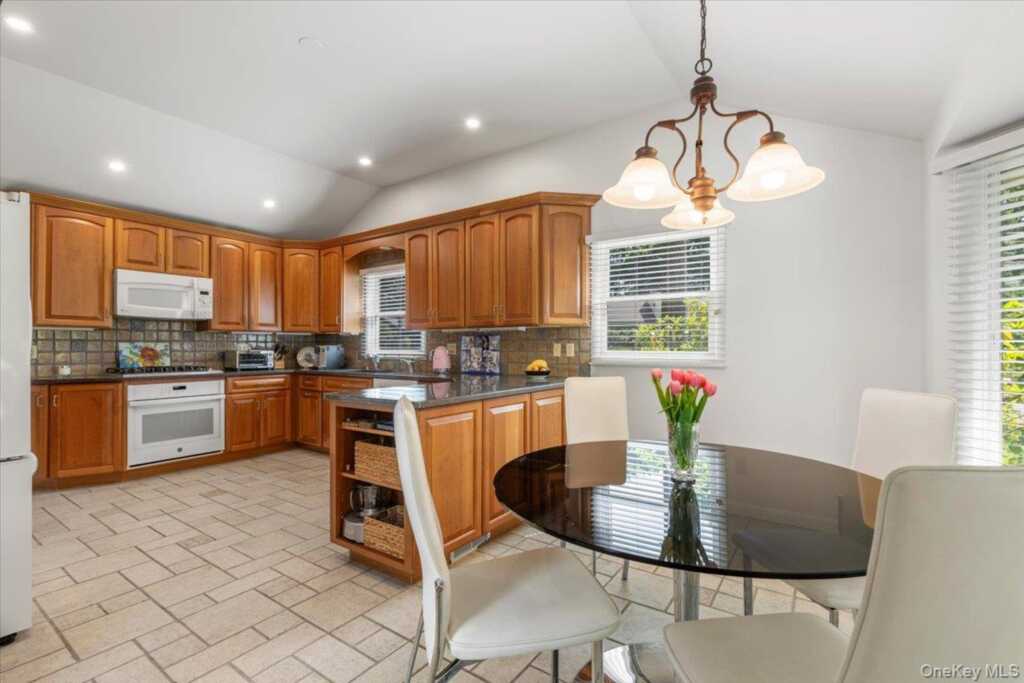 22 Paddock Road, Rye, NY 10573 - Photo 8 of 21