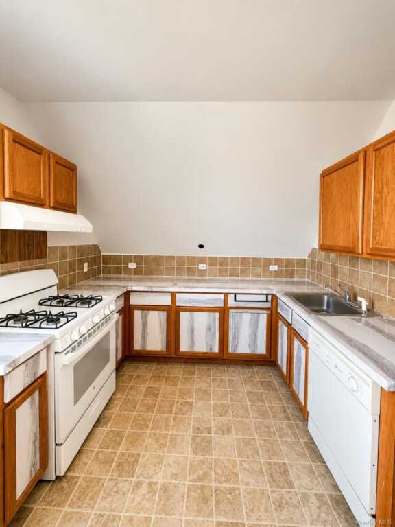 79 Division Street, Unit #3, New Rochelle, NY 10805 - Photo 3 of 17