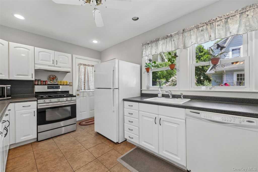 16 Spring Street, Nyack, NY 10960 - Photo 11 of 26