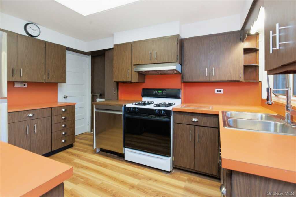 82 Quinby Avenue, White Plains, NY 10606 - Photo 10 of 30