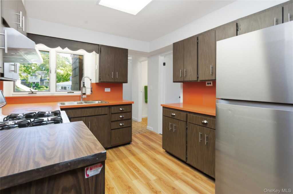 82 Quinby Avenue, White Plains, NY 10606 - Photo 12 of 30
