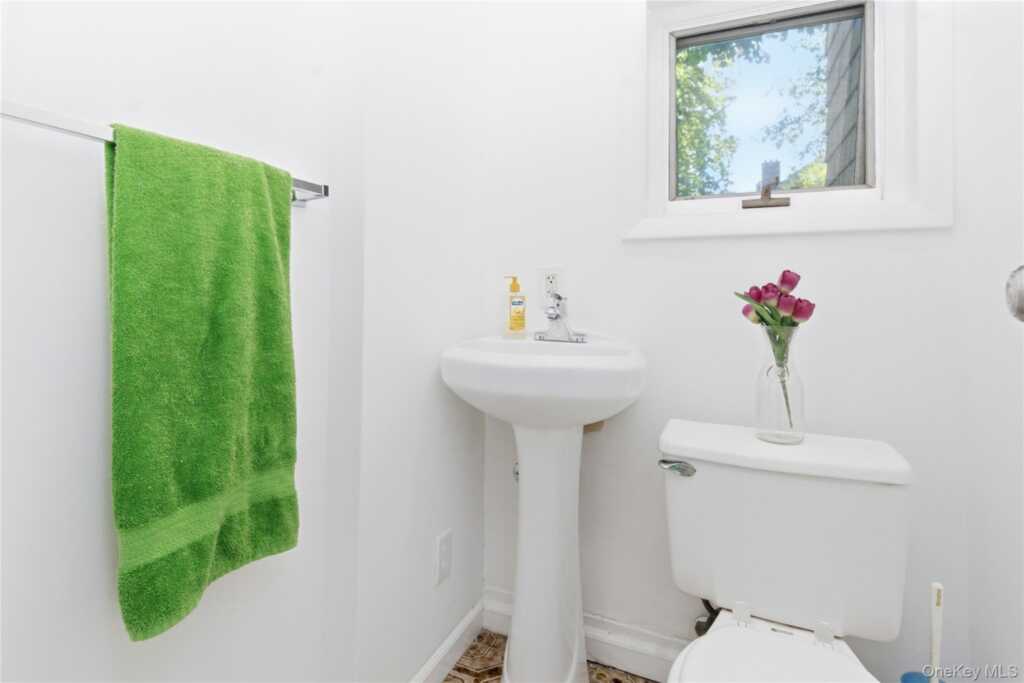 82 Quinby Avenue, White Plains, NY 10606 - Photo 13 of 30