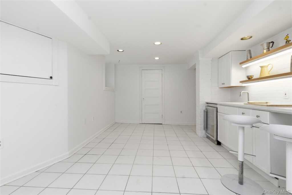 82 Quinby Avenue, White Plains, NY 10606 - Photo 23 of 30