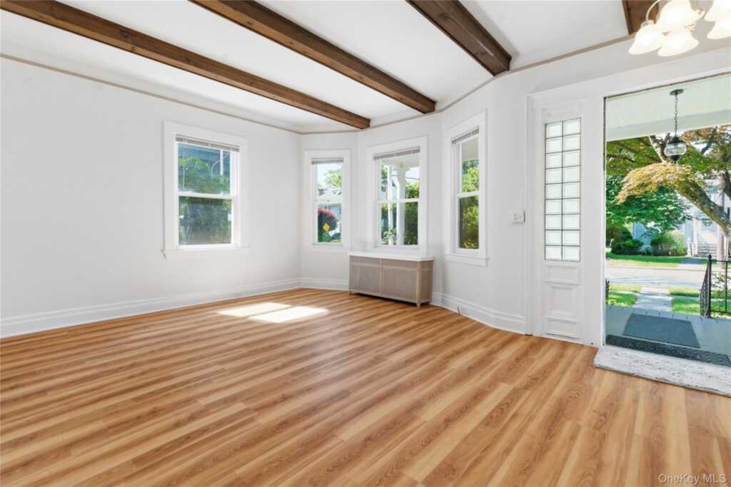 82 Quinby Avenue, White Plains, NY 10606 - Photo 5 of 30