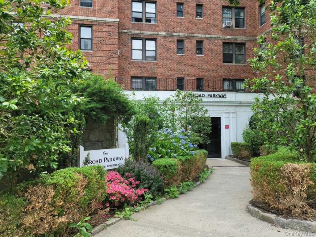 1 Broad Parkway, Unit #2P, White Plains, NY 10601