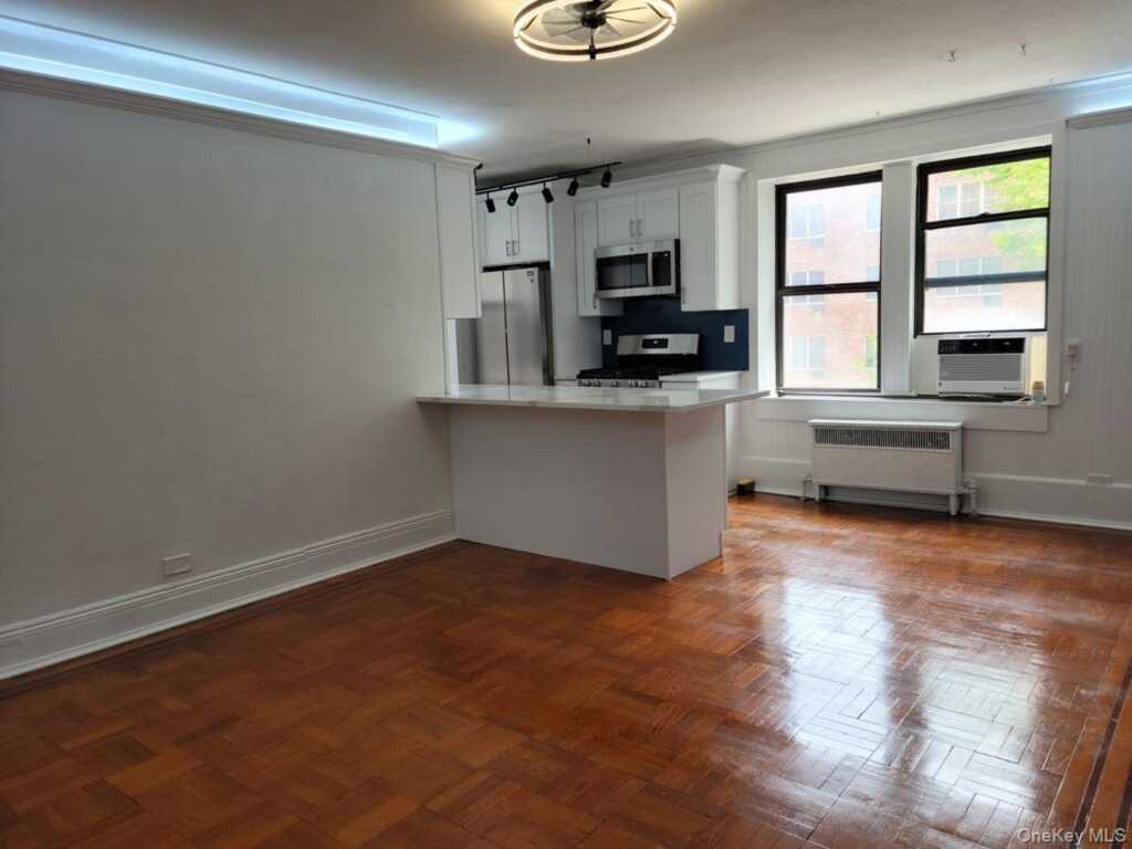 1 Broad Parkway, Unit #2P, White Plains, NY 10601 - Photo 3 of 13