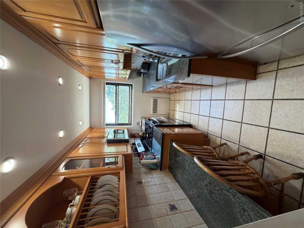 35 Shady Glen Court, Unit #3F, New Rochelle, NY 10805 - Photo 4 of 15