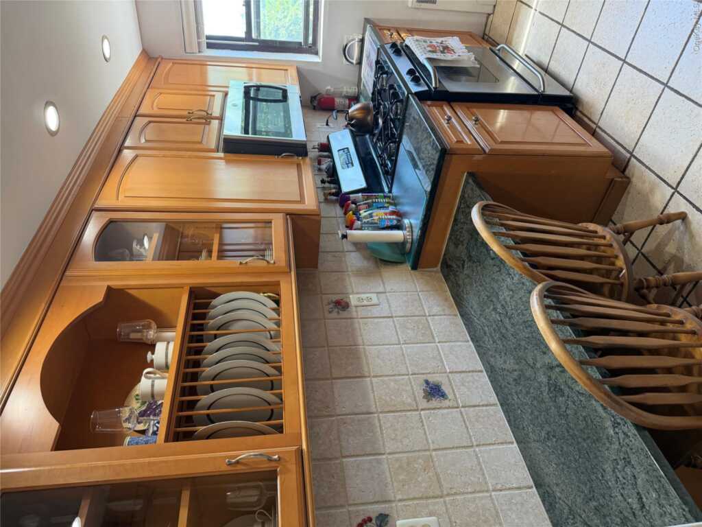 35 Shady Glen Court, Unit #3F, New Rochelle, NY 10805 - Photo 6 of 15