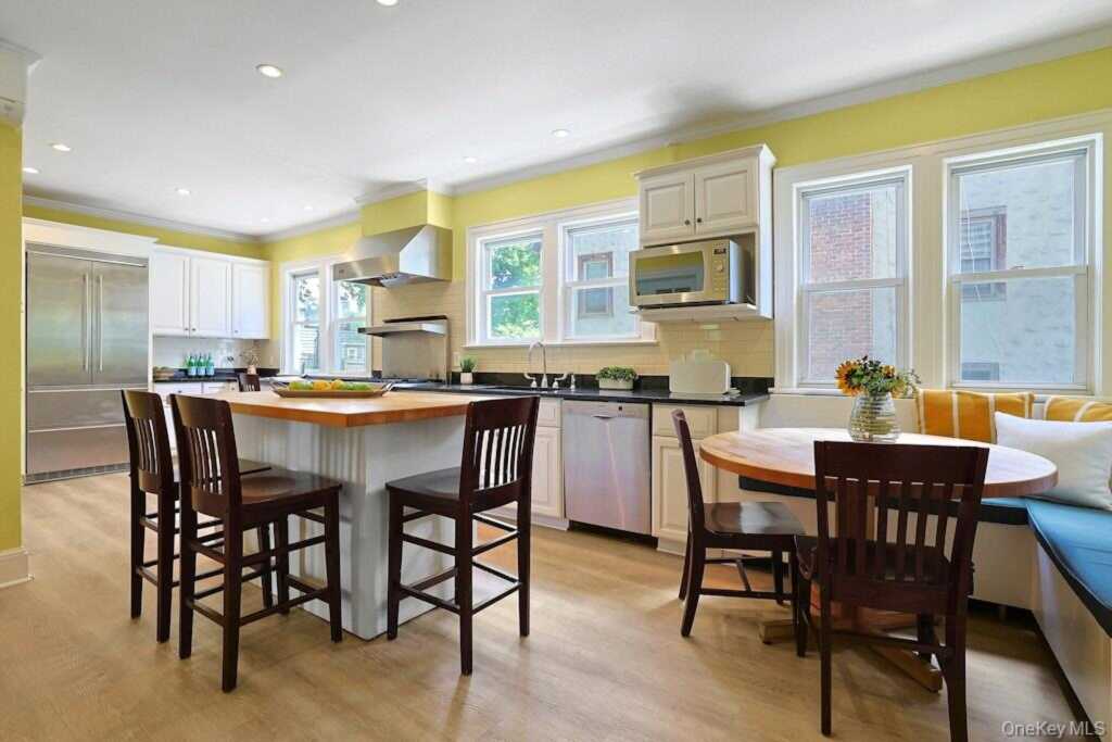 91 Vaughn Avenue, New Rochelle, NY 10801 - Photo 14 of 50