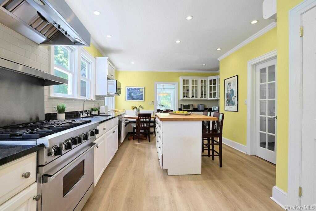 91 Vaughn Avenue, New Rochelle, NY 10801 - Photo 16 of 50