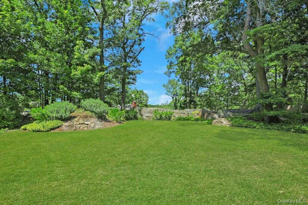 91 Vaughn Avenue, New Rochelle, NY 10801 - Photo 2 of 50
