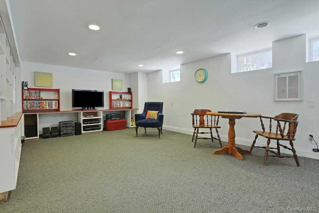 91 Vaughn Avenue, New Rochelle, NY 10801 - Photo 36 of 50