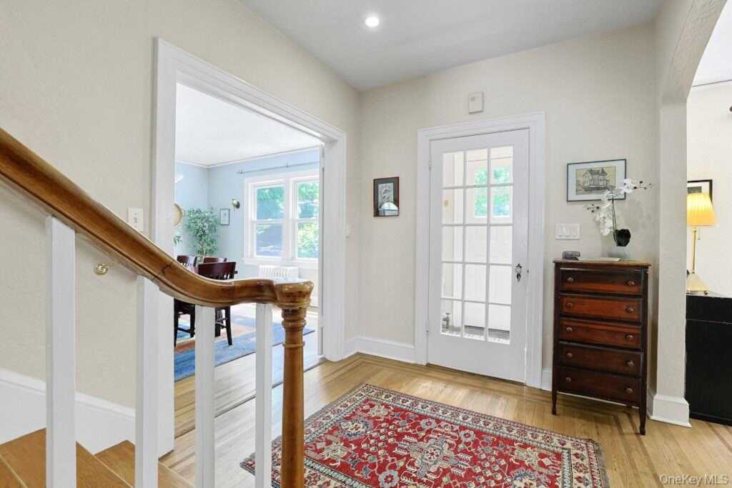 91 Vaughn Avenue, New Rochelle, NY 10801 - Photo 4 of 50