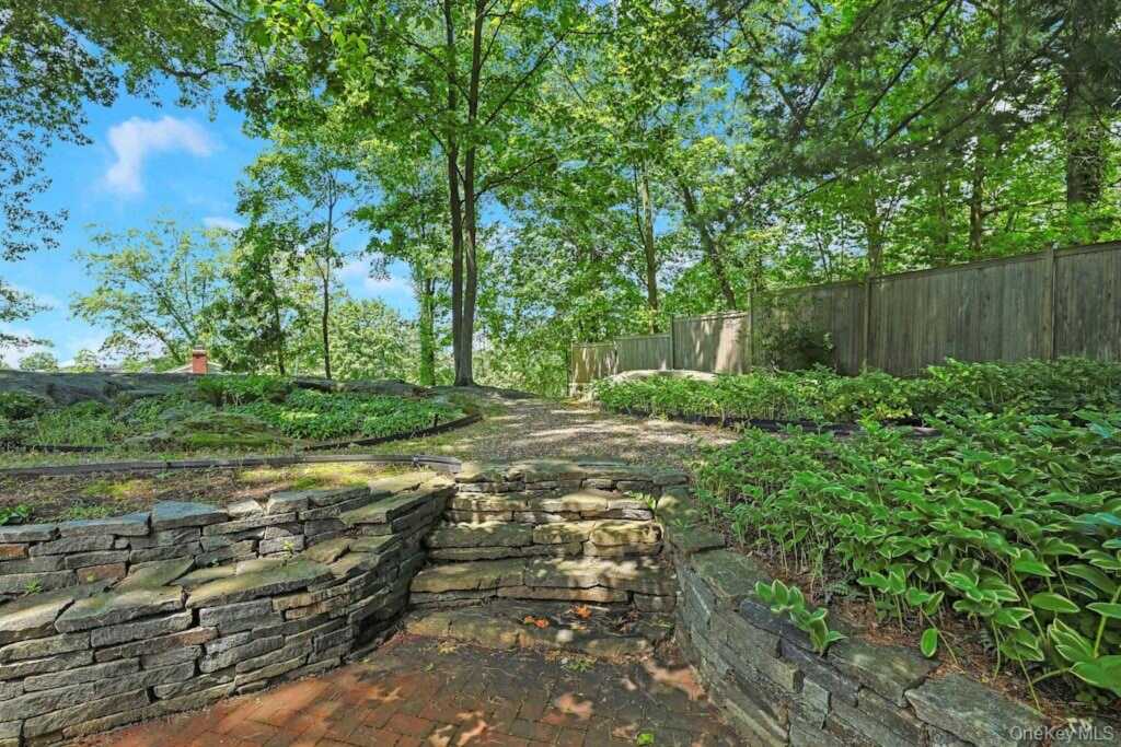 91 Vaughn Avenue, New Rochelle, NY 10801 - Photo 44 of 50