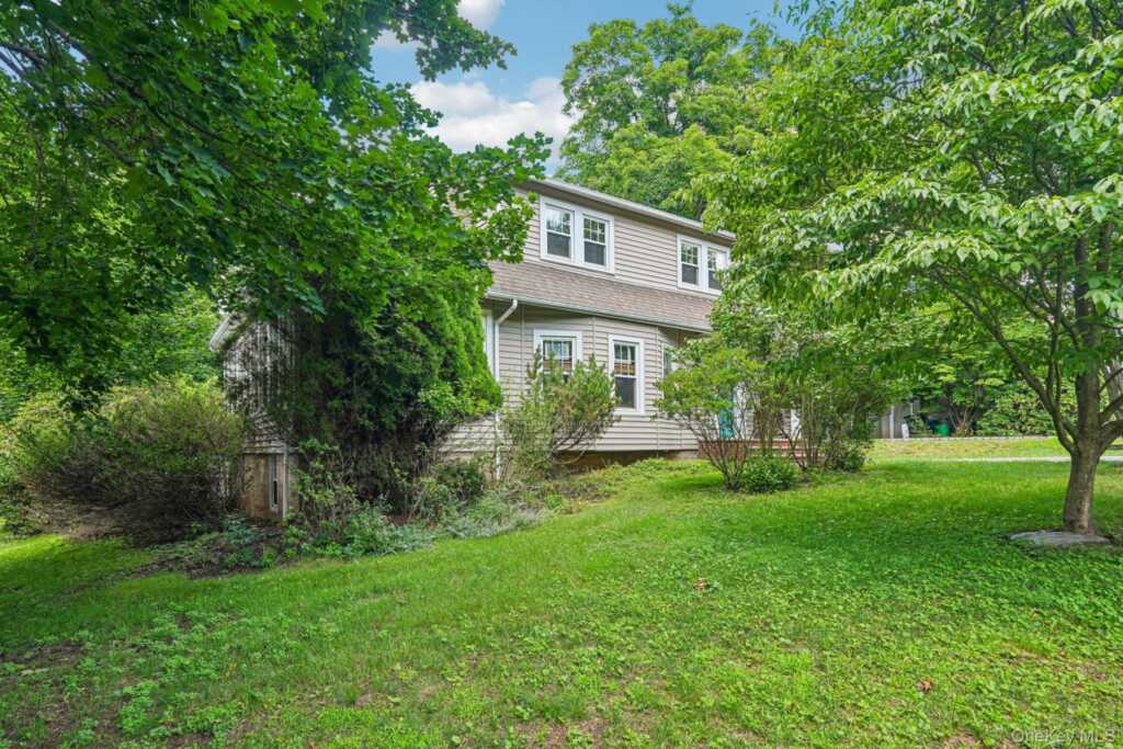 22 Grandview Avenue, Suffern, NY 10901 - Photo 4 of 44