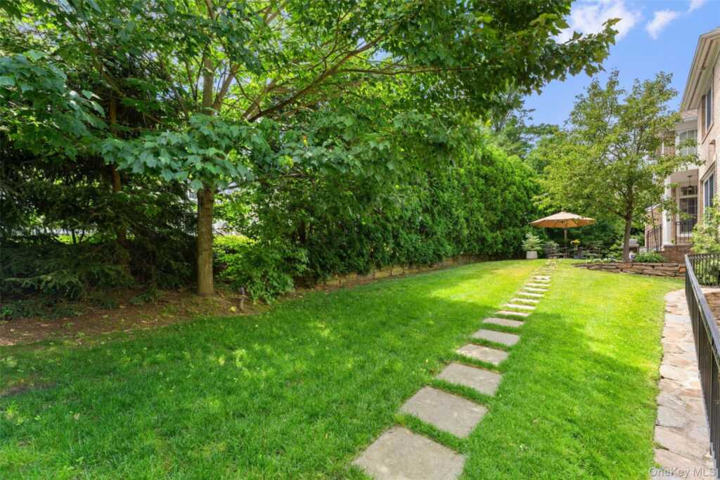 1 Cambridge Court, New Rochelle, NY 10804 - Photo 29 of 36