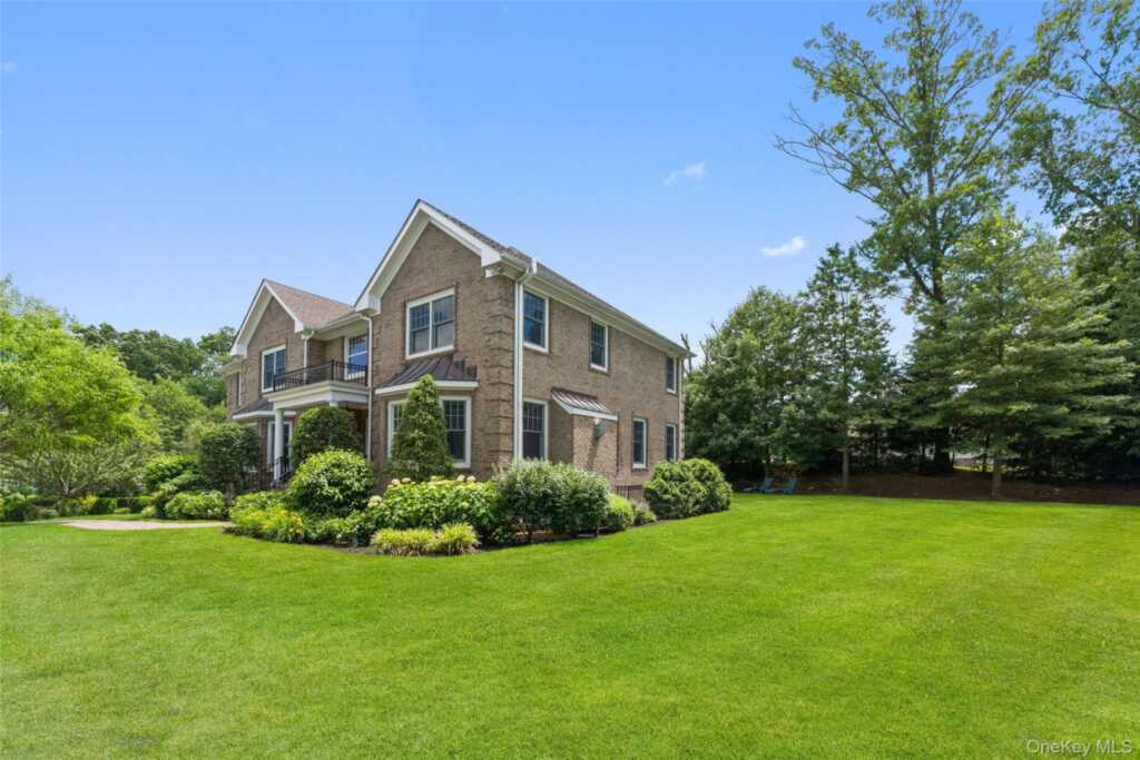 1 Cambridge Court, New Rochelle, NY 10804 - Photo 30 of 36