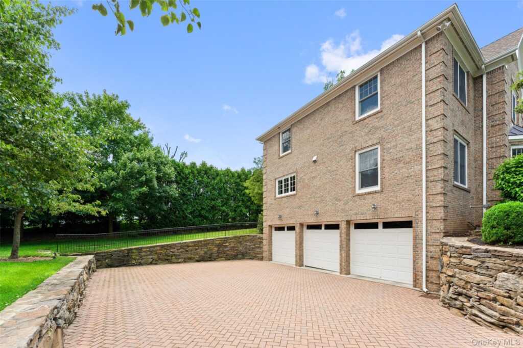 1 Cambridge Court, New Rochelle, NY 10804 - Photo 31 of 36