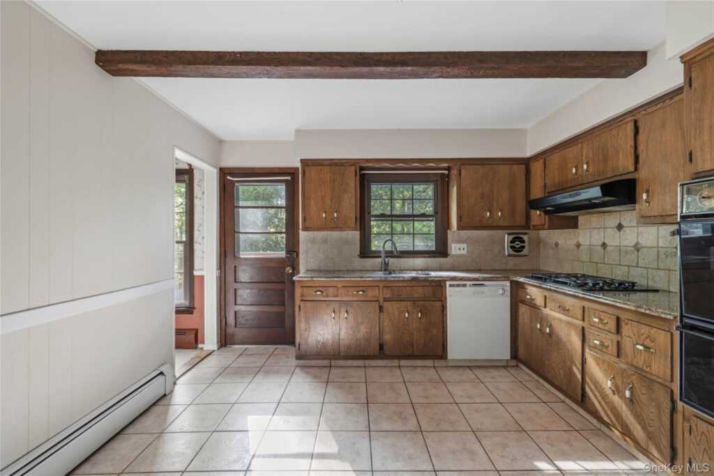 9 Adams Lane, Suffern, NY 10901 - Photo 13 of 35