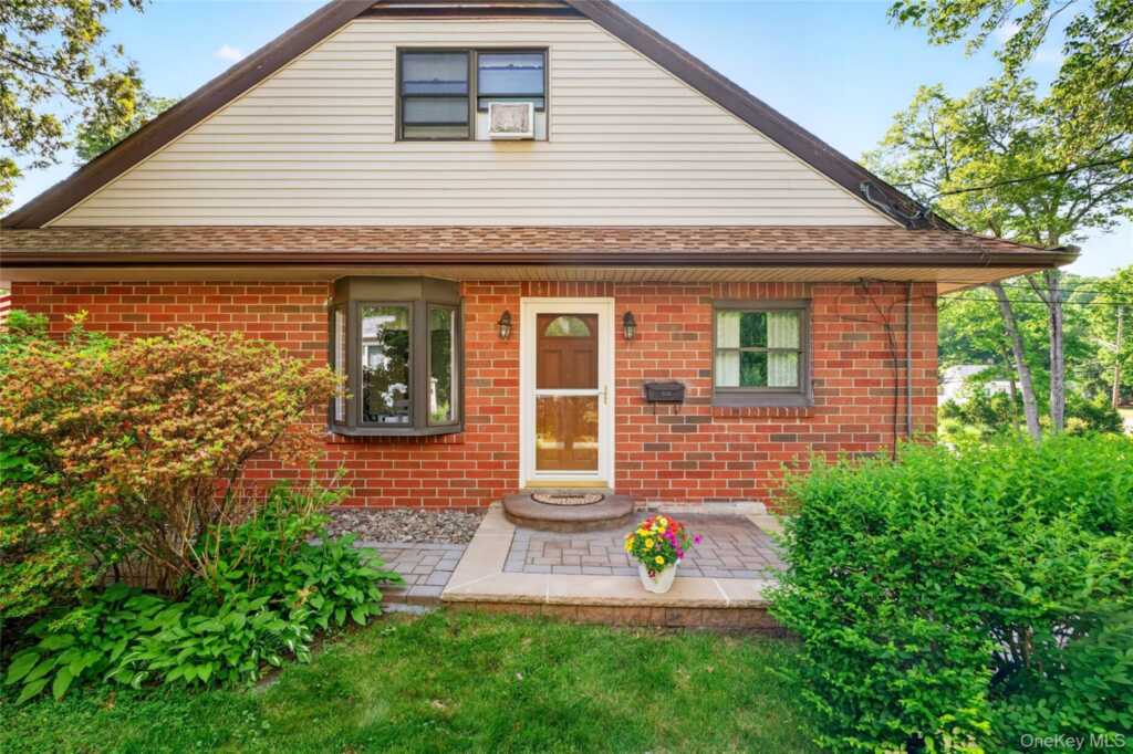 9 E Hall Avenue, New City, NY 10956 - Photo 3 of 50