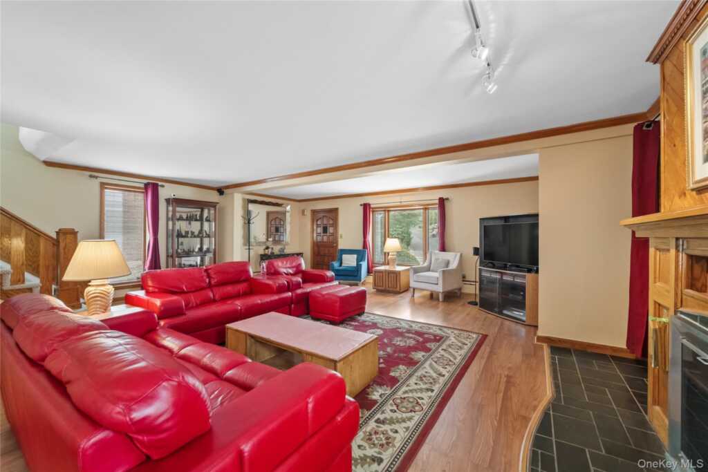 50 Lispenard Avenue, New Rochelle, NY 10801 - Photo 2 of 29