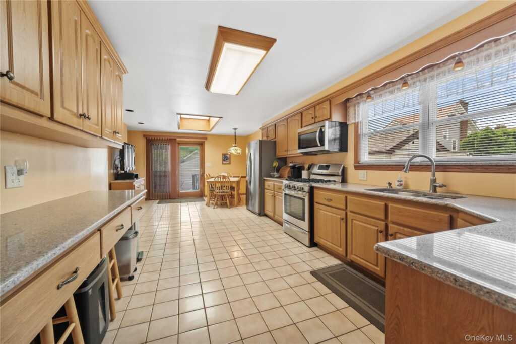 50 Lispenard Avenue, New Rochelle, NY 10801 - Photo 5 of 29