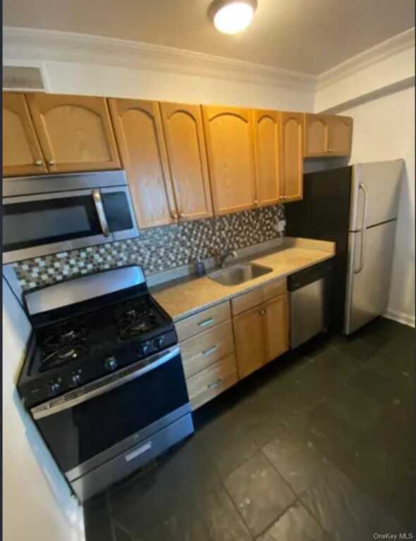 220 Pelham Road, Unit #3F, New Rochelle, NY 10805 - Photo 4 of 25