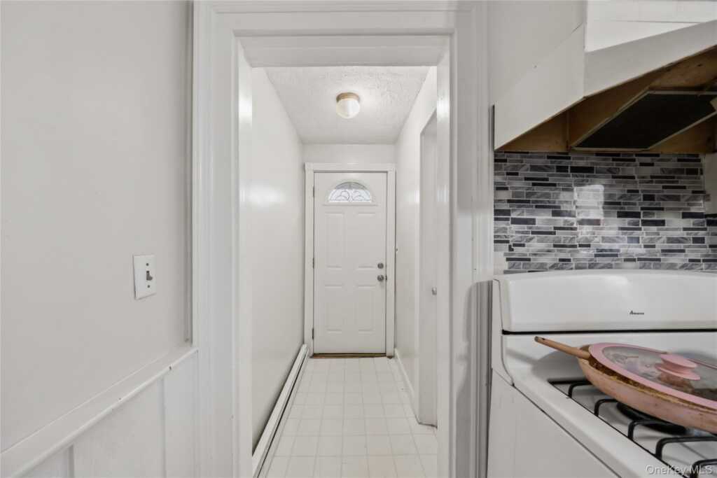 19 W Maple Avenue, Suffern, NY 10901 - Photo 4 of 21