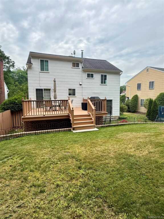 18 Coralyn Avenue, White Plains, NY 10605 - Photo 7 of 9