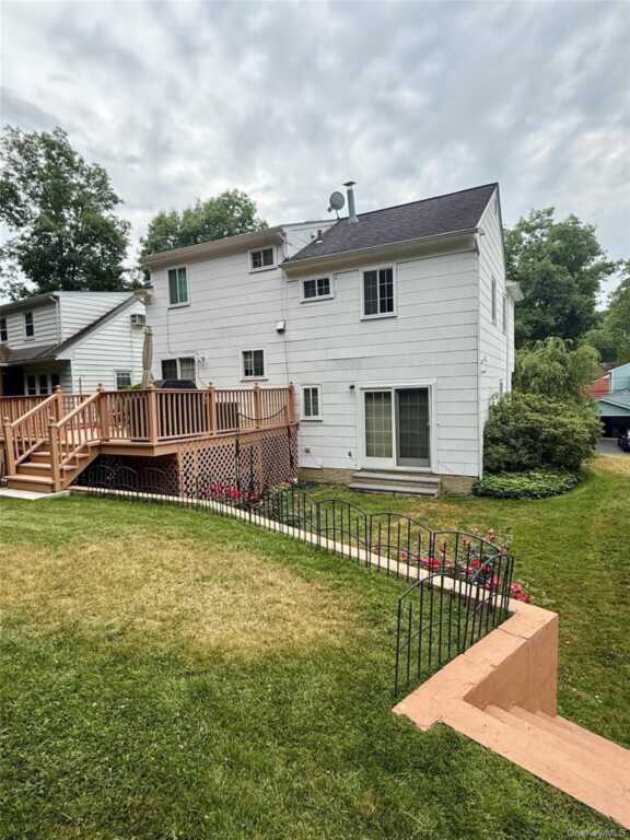 18 Coralyn Avenue, White Plains, NY 10605 - Photo 8 of 9