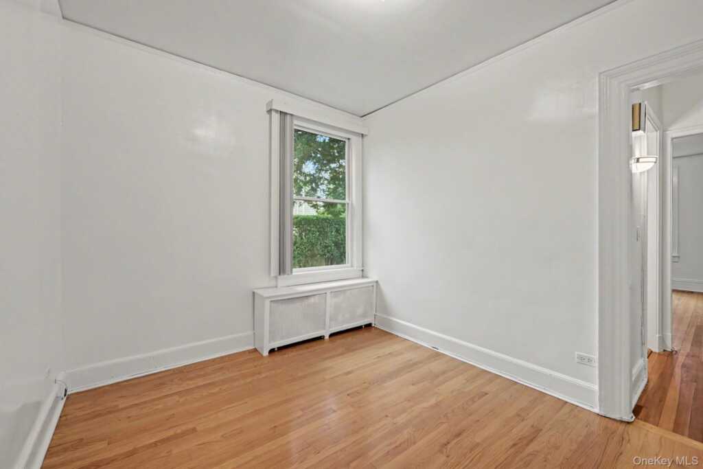 242 Mayflower Avenue, Unit #1st floor, New Rochelle, NY 10801 - Photo 11 of 12