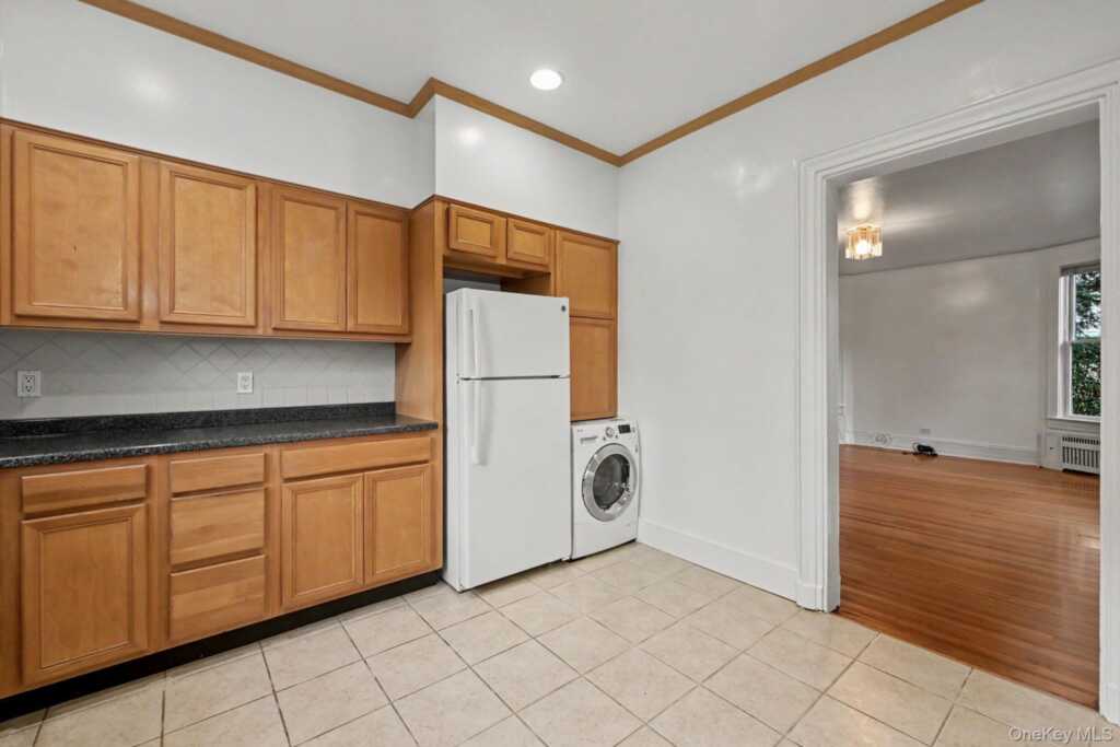 242 Mayflower Avenue, Unit #1st floor, New Rochelle, NY 10801 - Photo 4 of 12