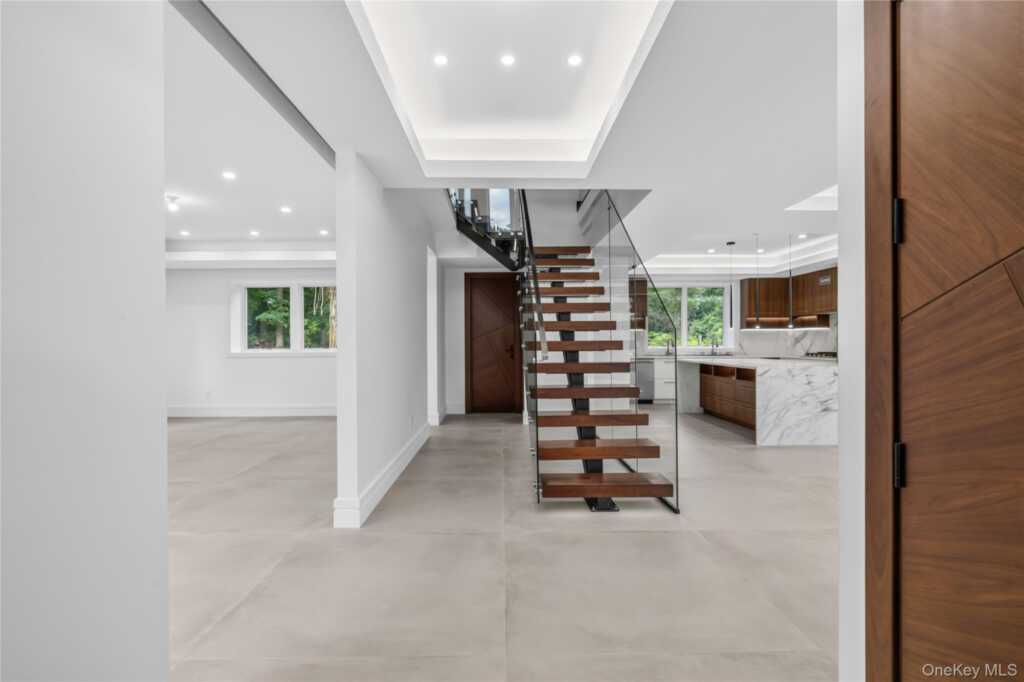408 Buena Vista Road, New City, NY 10956 - Photo 6 of 43
