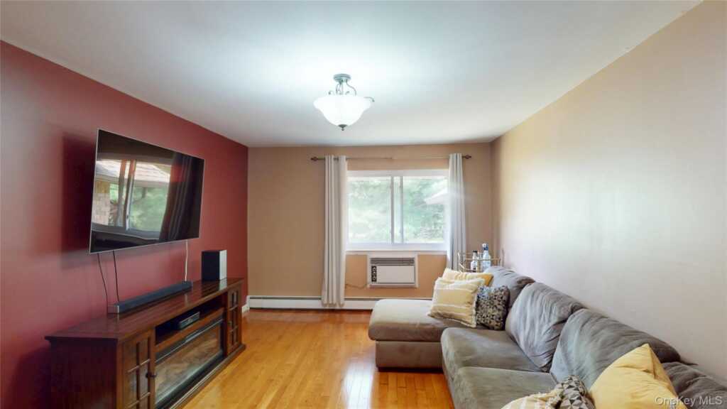 136 Sierra Vista Lane, Valley Cottage, NY 10989 - Photo 2 of 13