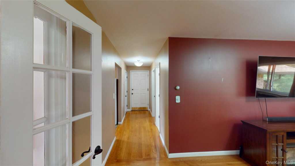 136 Sierra Vista Lane, Valley Cottage, NY 10989 - Photo 3 of 13