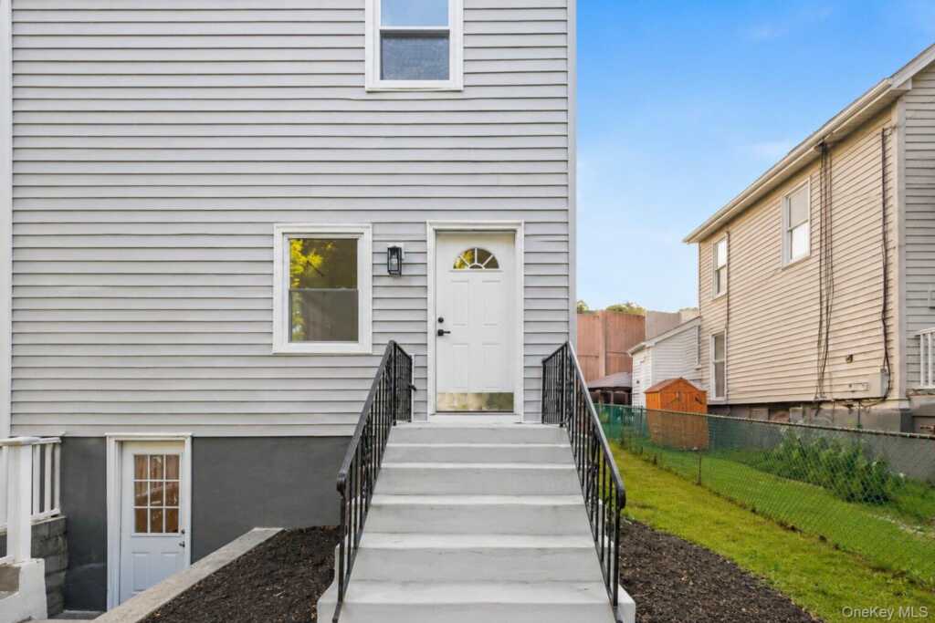 18 Anna Street, Nyack, NY 10960 - Photo 2 of 31